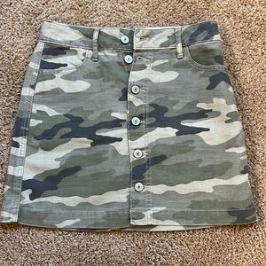 American eagle hi rise cammo skirt